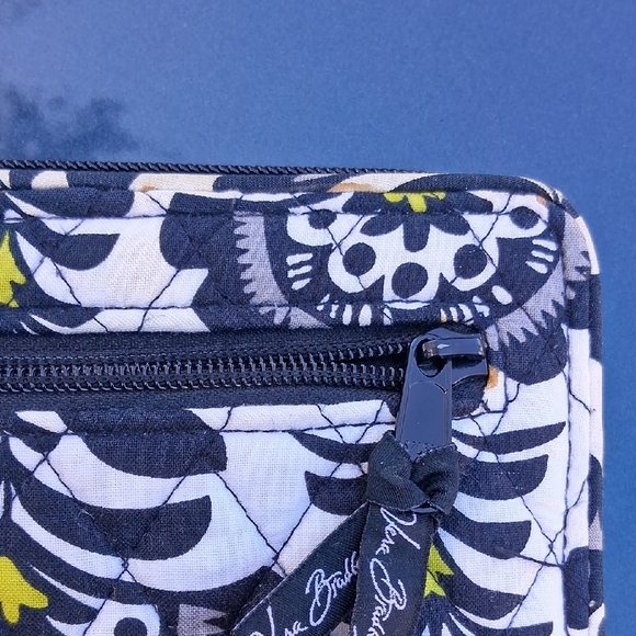 Vera Bradley Black and White Floral Phone Case with Yellow Accents - Picture 9 of 9